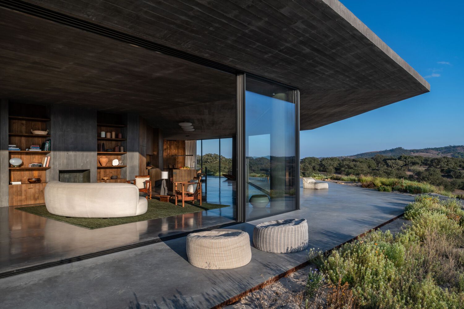 別墅設計,gonçalobonniz arquitectos,500㎡,別墅設計案例,別墅設計方案,別墅裝修,野獸派風格,葡萄牙,景觀別墅,木模混凝土