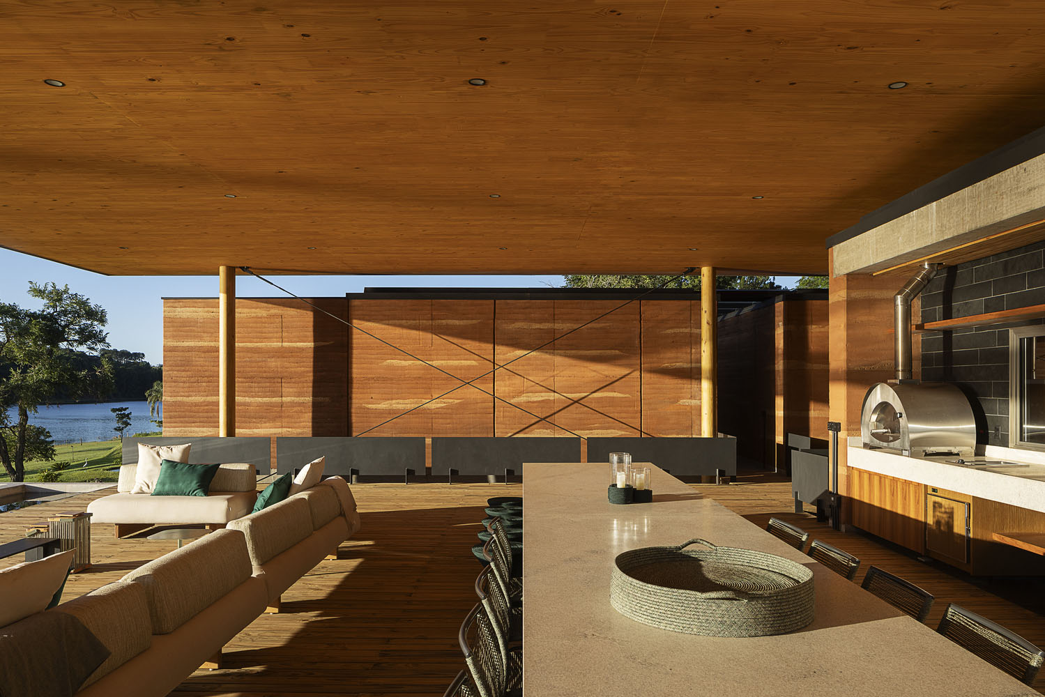 Sergio Sampaio Arch + Tectônica,別墅設計,1300㎡,巴西,濱海別墅,別墅設計案例,別墅設計方案,景觀別墅,夯土牆