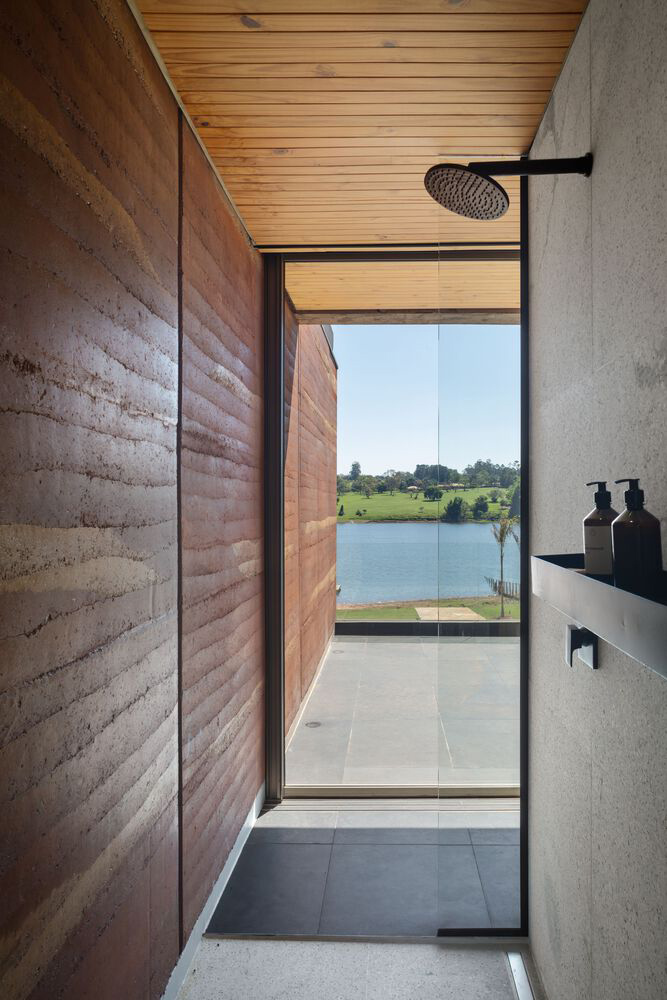 Sergio Sampaio Arch + Tectônica,別墅設計,1300㎡,巴西,濱海別墅,別墅設計案例,別墅設計方案,景觀別墅,夯土牆