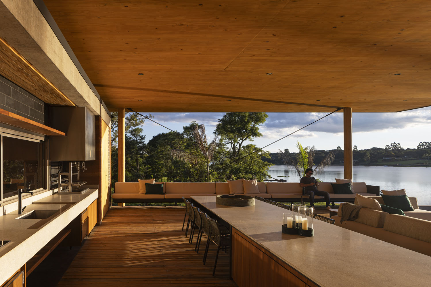 Sergio Sampaio Arch + Tectônica,別墅設計,1300㎡,巴西,濱海別墅,別墅設計案例,別墅設計方案,景觀別墅,夯土牆