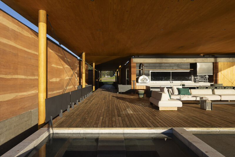 Sergio Sampaio Arch + Tectônica | 1300㎡,巴西用夯土牆築造濱海大壩景觀別墅