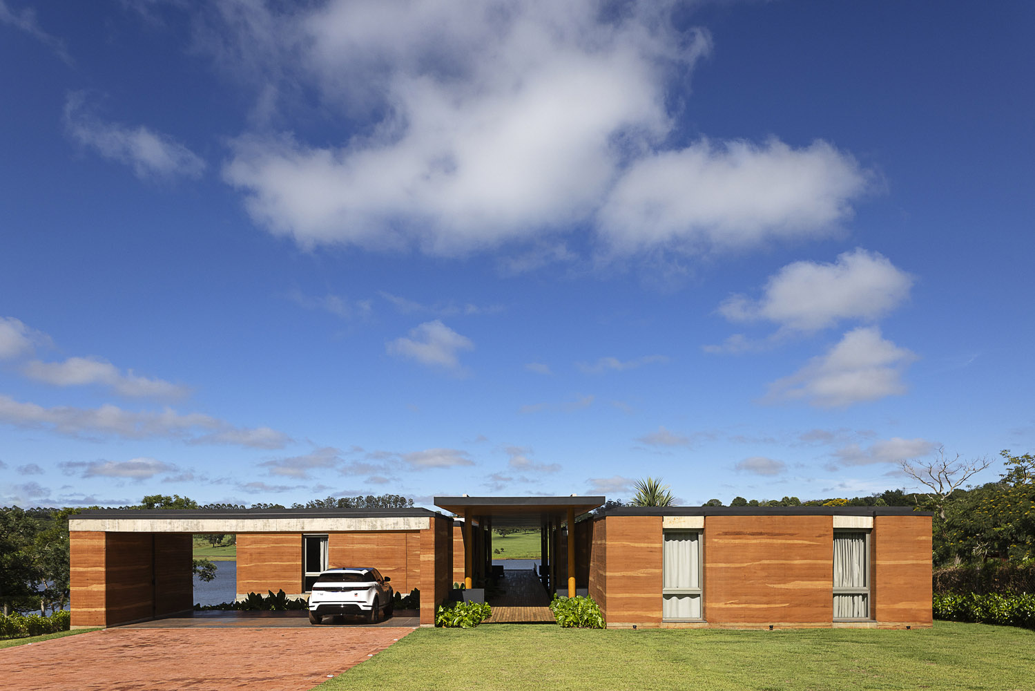 Sergio Sampaio Arch + Tectônica,別墅設計,1300㎡,巴西,濱海別墅,別墅設計案例,別墅設計方案,景觀別墅,夯土牆