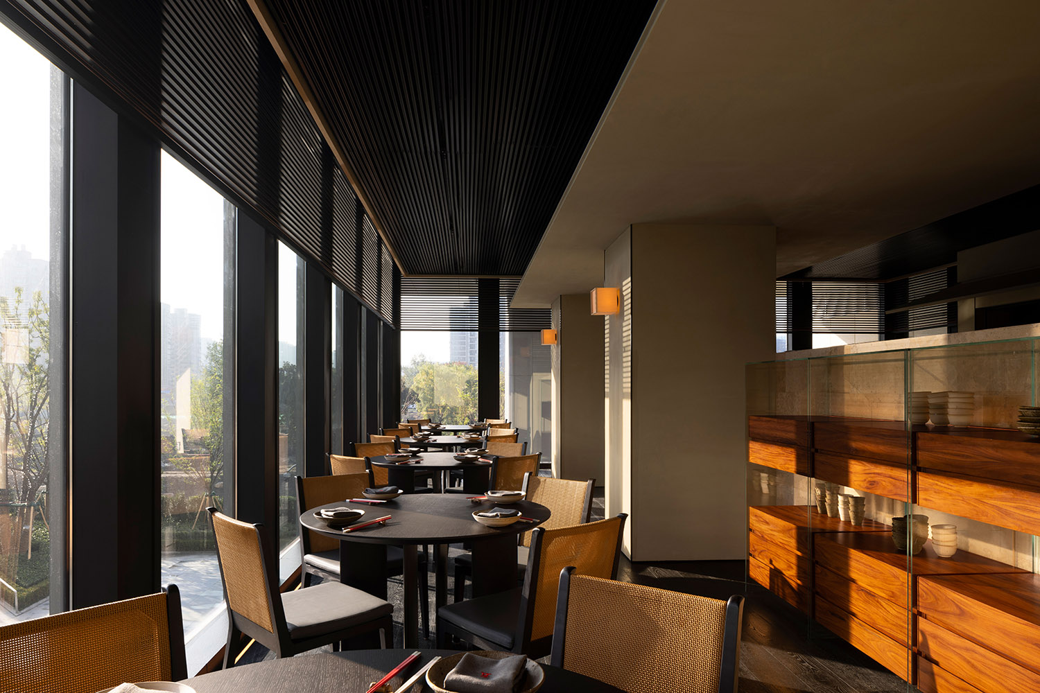 餐廳設計,主題菜餐廳設計,高檔餐廳設計,餐廳設計案例,餐廳設計方案,北京烤鴨餐廳設計,餐廳裝修,餐廳效果圖,杭州,玖五京菜杭州城北萬象城店,艾克建築設計,謝培河