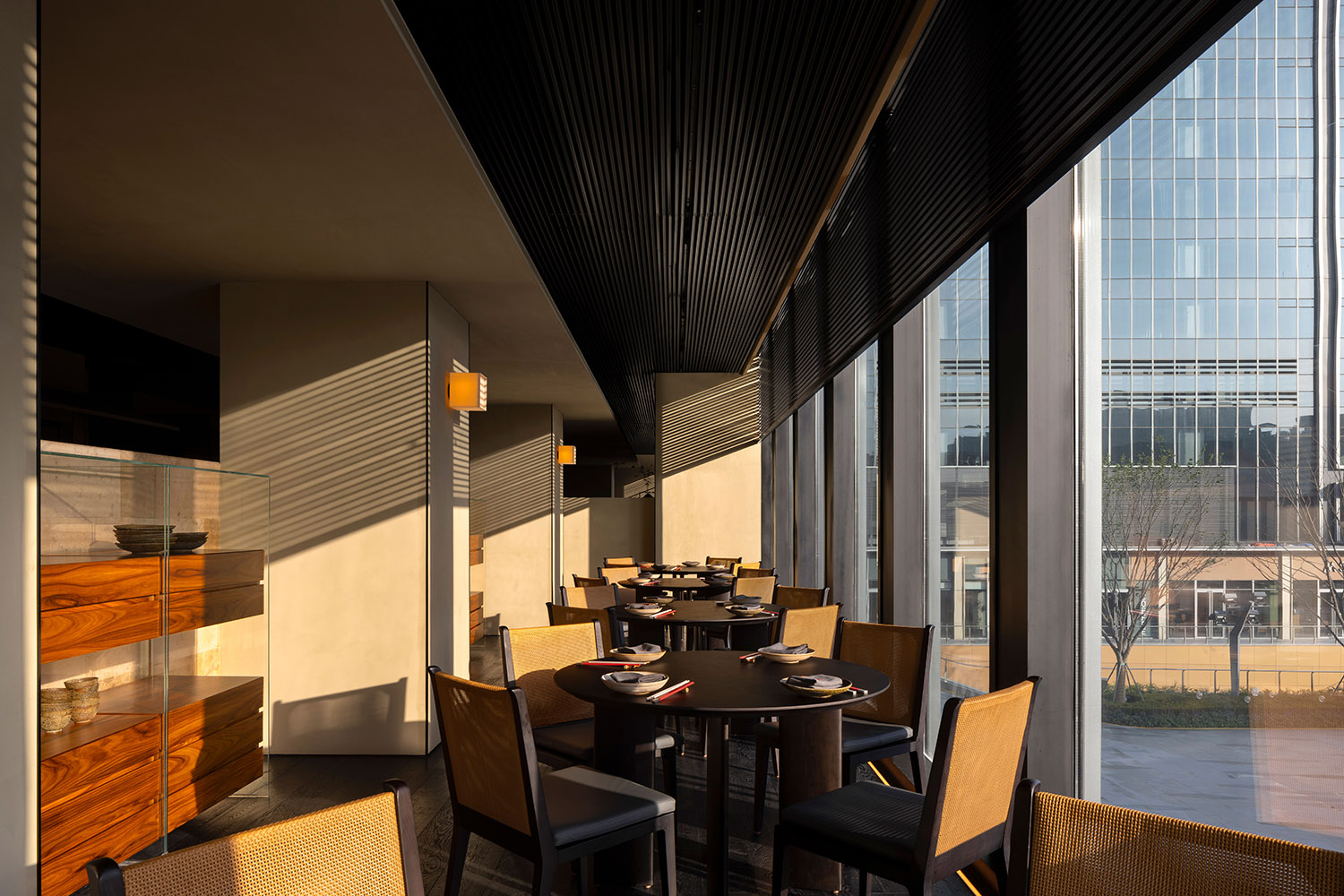 餐廳設計,主題菜餐廳設計,高檔餐廳設計,餐廳設計案例,餐廳設計方案,北京烤鴨餐廳設計,餐廳裝修,餐廳效果圖,杭州,玖五京菜杭州城北萬象城店,艾克建築設計,謝培河