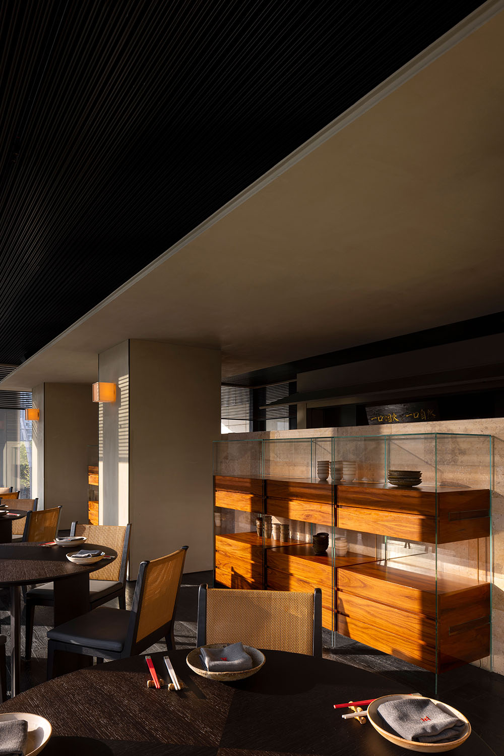 餐廳設計,主題菜餐廳設計,高檔餐廳設計,餐廳設計案例,餐廳設計方案,北京烤鴨餐廳設計,餐廳裝修,餐廳效果圖,杭州,玖五京菜杭州城北萬象城店,艾克建築設計,謝培河