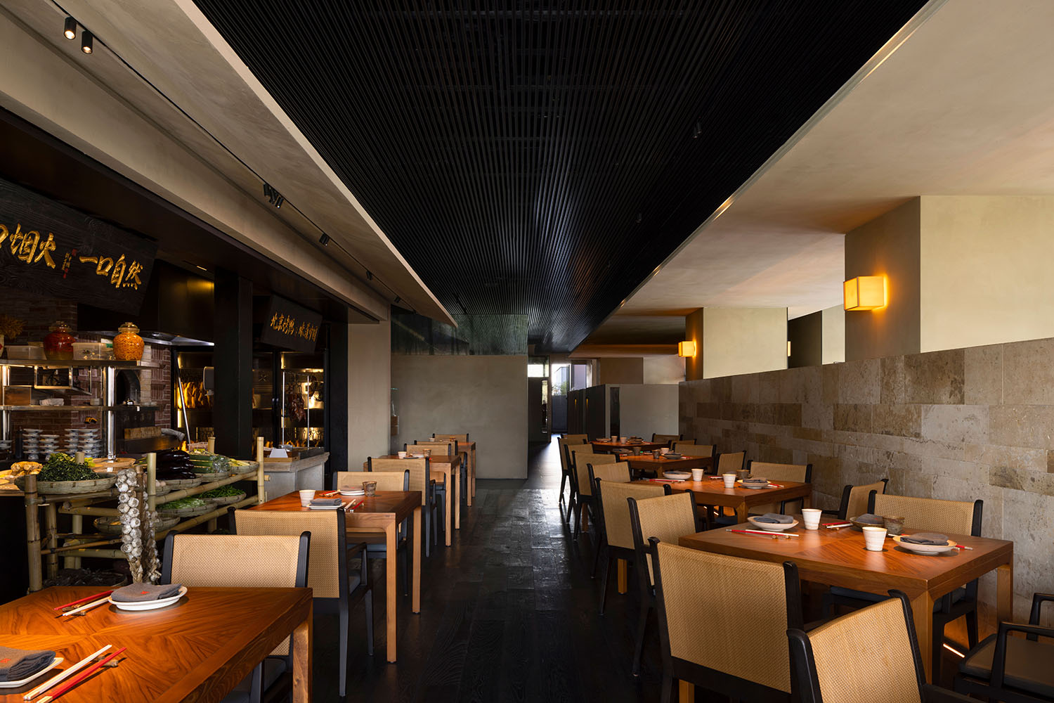 餐廳設計,主題菜餐廳設計,高檔餐廳設計,餐廳設計案例,餐廳設計方案,北京烤鴨餐廳設計,餐廳裝修,餐廳效果圖,杭州,玖五京菜杭州城北萬象城店,艾克建築設計,謝培河