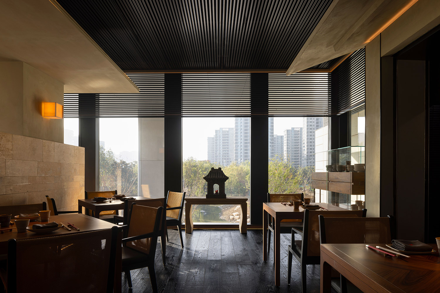 餐廳設計,主題菜餐廳設計,高檔餐廳設計,餐廳設計案例,餐廳設計方案,北京烤鴨餐廳設計,餐廳裝修,餐廳效果圖,杭州,玖五京菜杭州城北萬象城店,艾克建築設計,謝培河