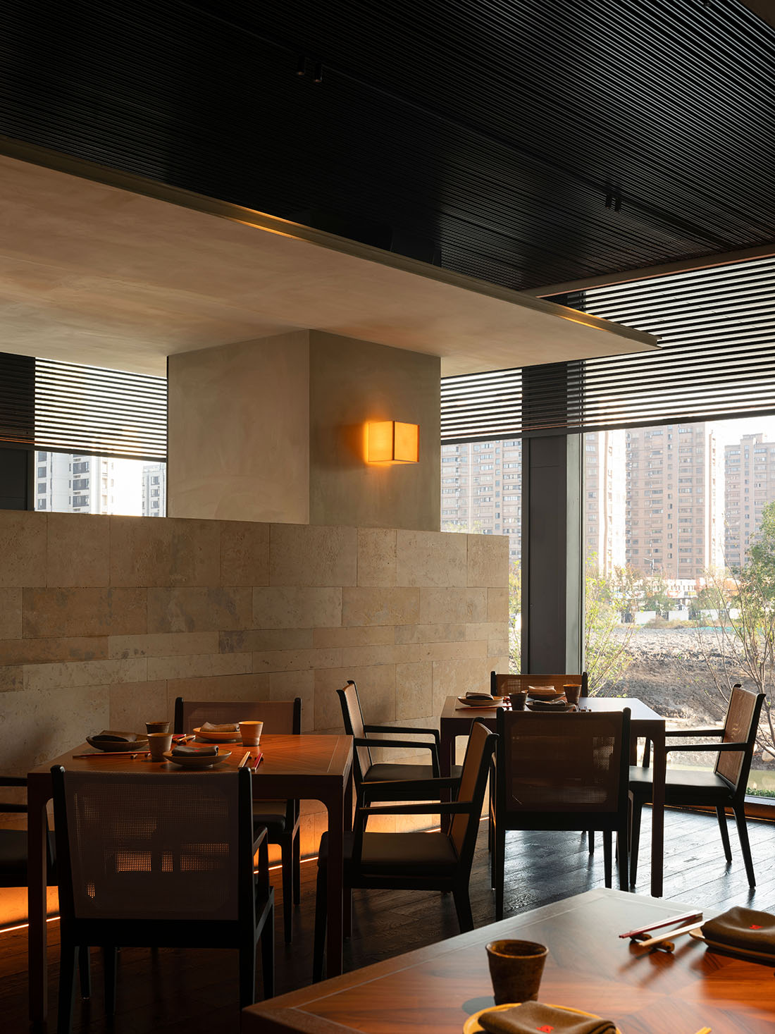 餐廳設計,主題菜餐廳設計,高檔餐廳設計,餐廳設計案例,餐廳設計方案,北京烤鴨餐廳設計,餐廳裝修,餐廳效果圖,杭州,玖五京菜杭州城北萬象城店,艾克建築設計,謝培河