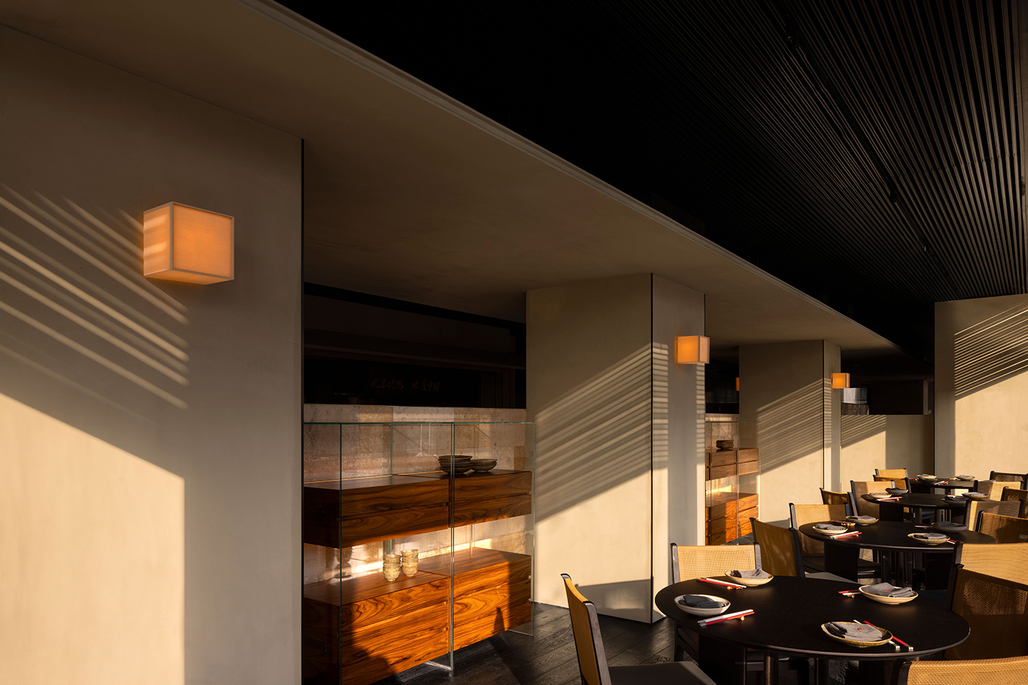 餐廳設計,主題菜餐廳設計,高檔餐廳設計,餐廳設計案例,餐廳設計方案,北京烤鴨餐廳設計,餐廳裝修,餐廳效果圖,杭州,玖五京菜杭州城北萬象城店,艾克建築設計,謝培河