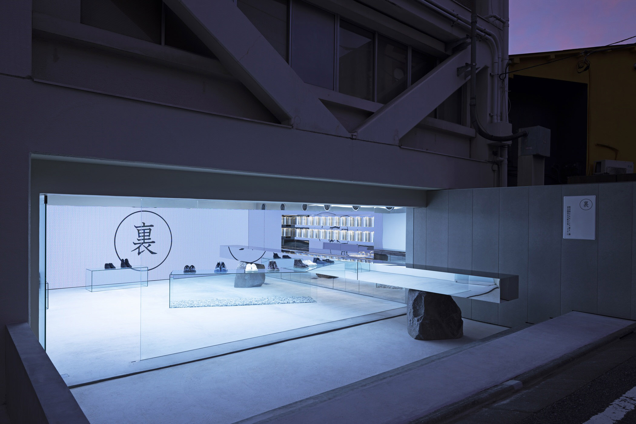 鞋店設計,國外鞋店設計,鞋店設計案例,Insideout,日本,東京,47㎡,精品鞋店,線下店設計,概念店,未來主義