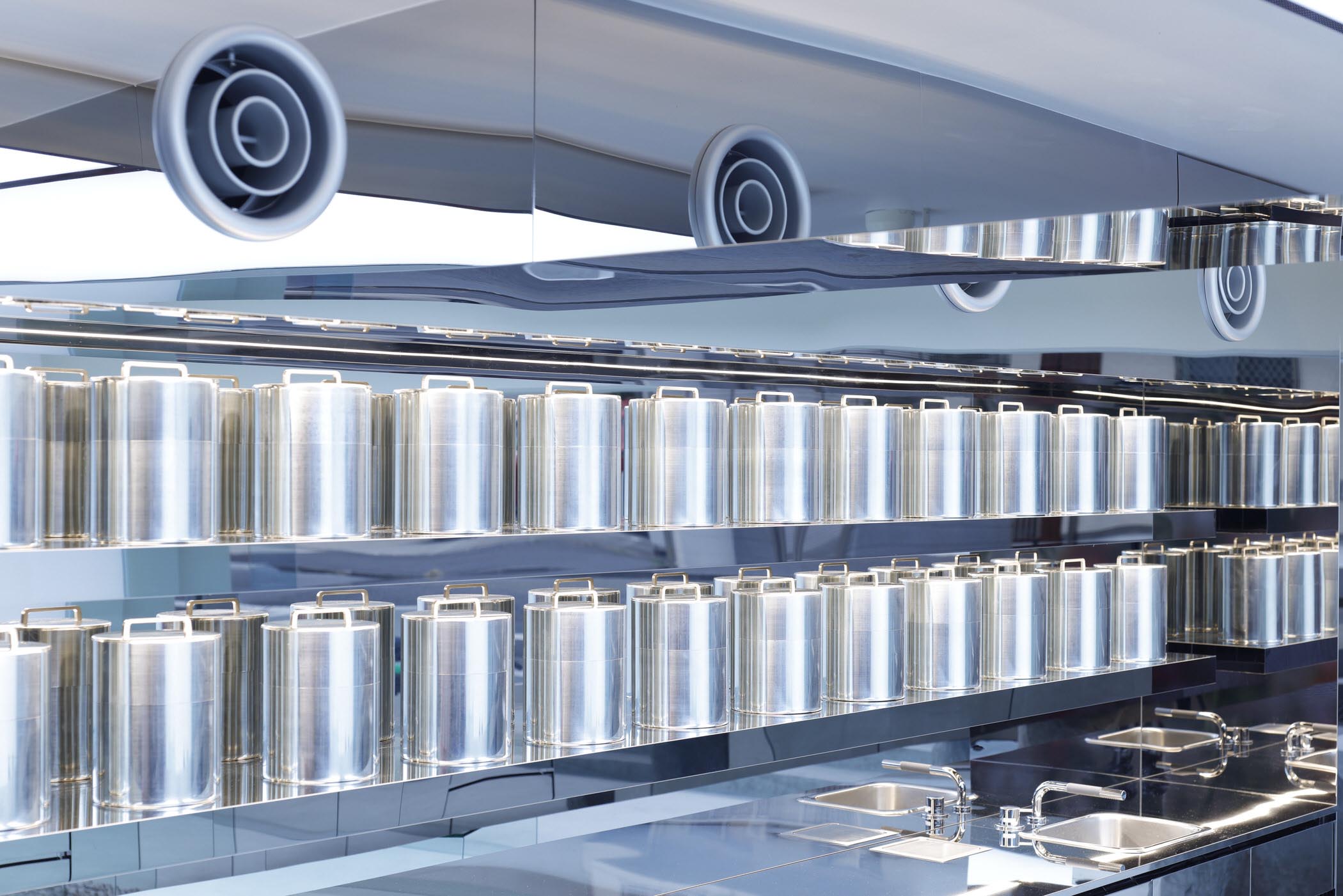 鞋店設計,國外鞋店設計,鞋店設計案例,Insideout,日本,東京,47㎡,精品鞋店,線下店設計,概念店,未來主義