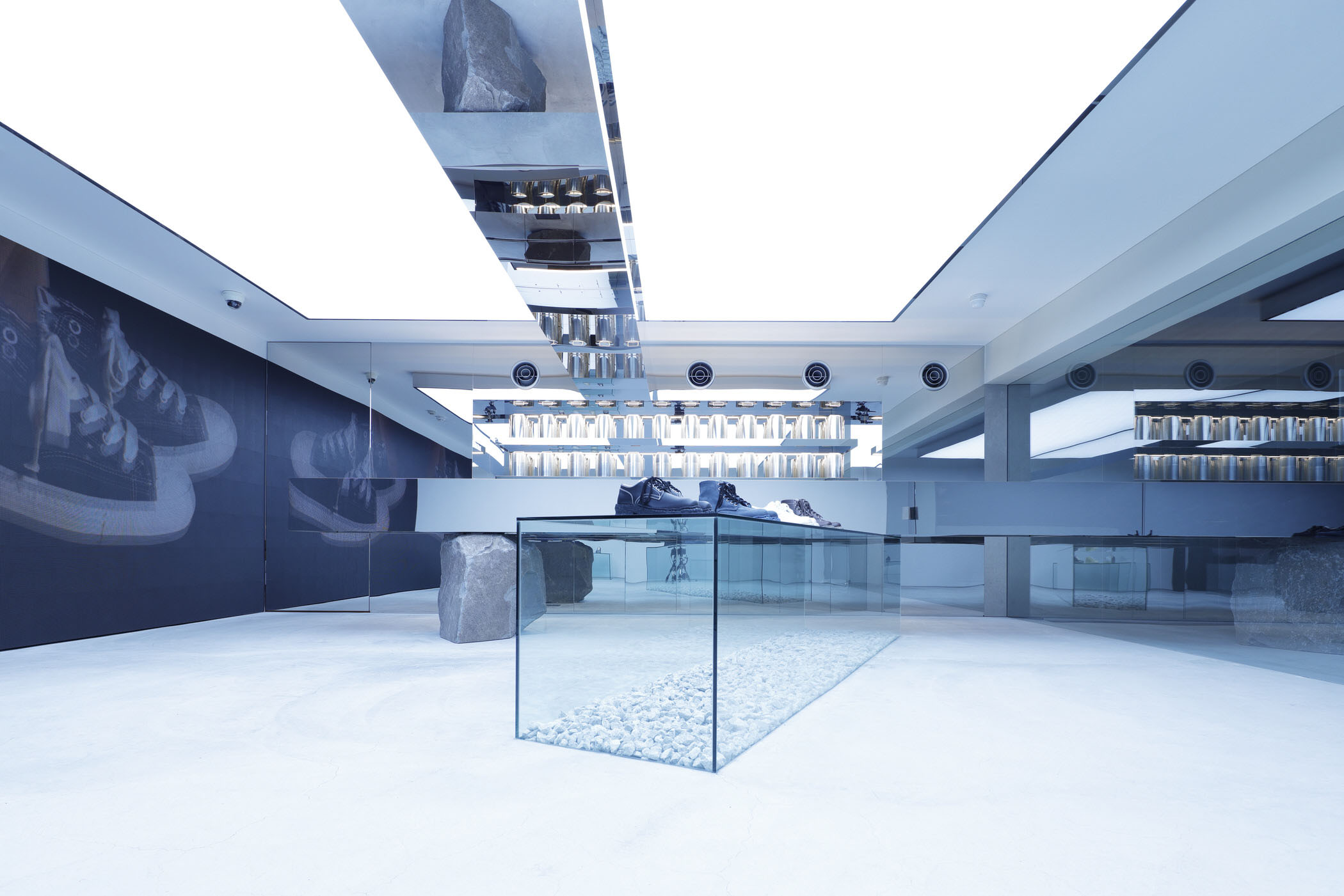 鞋店設計,國外鞋店設計,鞋店設計案例,Insideout,日本,東京,47㎡,精品鞋店,線下店設計,概念店,未來主義