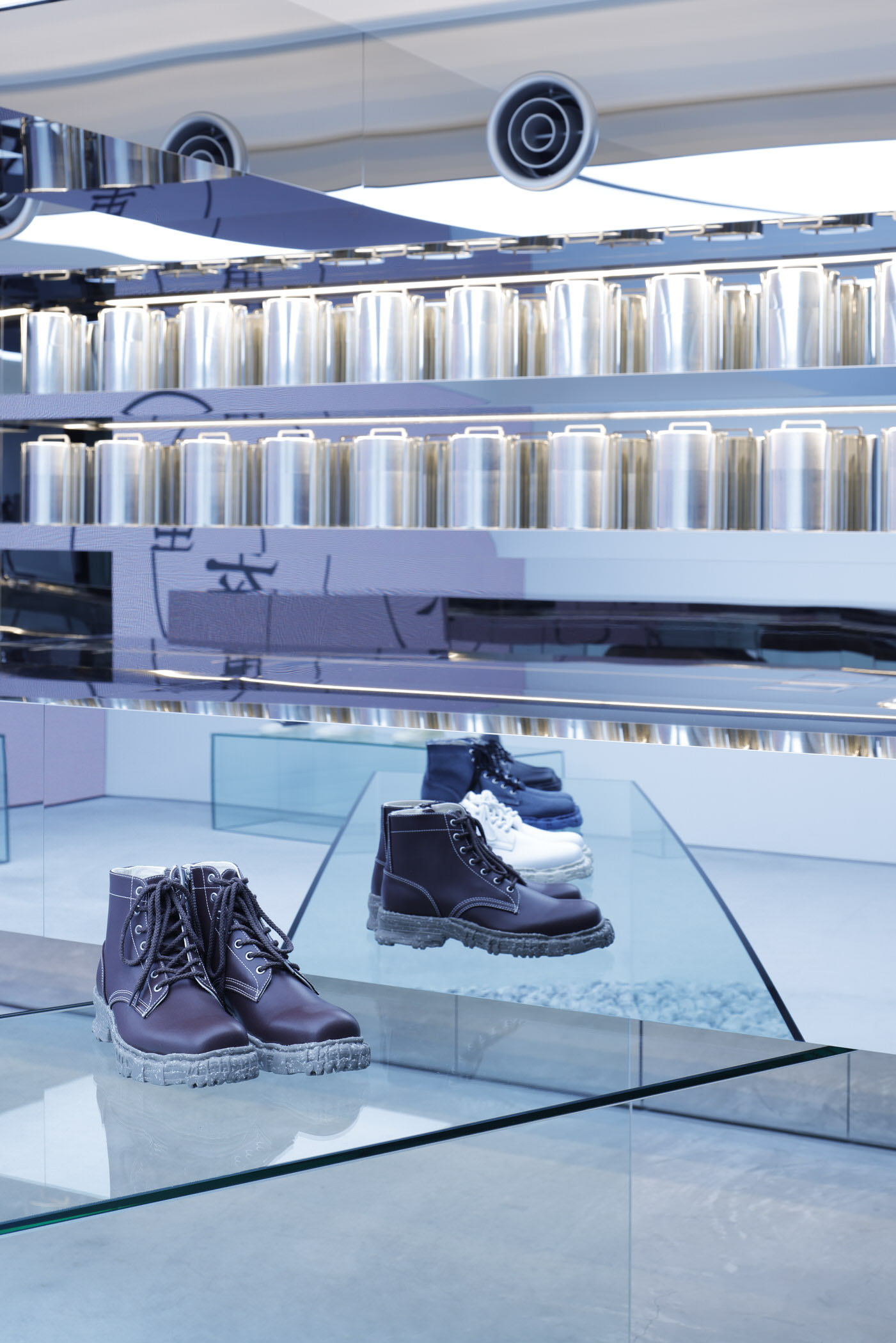 鞋店設計,國外鞋店設計,鞋店設計案例,Insideout,日本,東京,47㎡,精品鞋店,線下店設計,概念店,未來主義