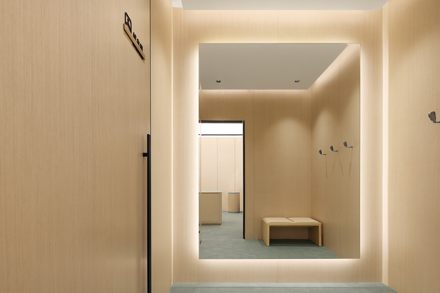 零售店設計,服裝零售店設計,服裝店設計,戶外品牌服裝零售店設計,零售店設計案例,零售店設計方案,上海HONMA之家新天地店,上海,DCDC DESIGN