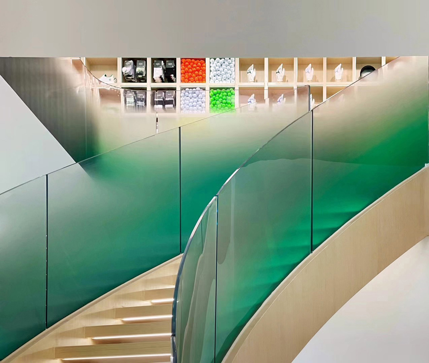 零售店設計,服裝零售店設計,服裝店設計,戶外品牌服裝零售店設計,零售店設計案例,零售店設計方案,上海HONMA之家新天地店,上海,DCDC DESIGN