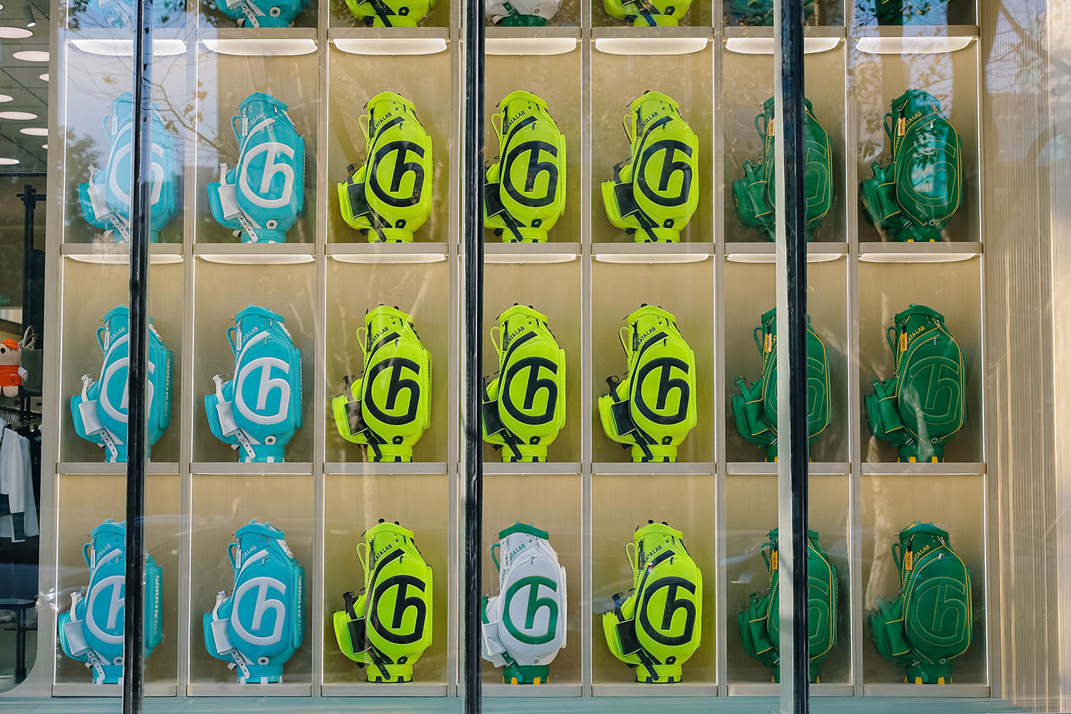 零售店設計,服裝零售店設計,服裝店設計,戶外品牌服裝零售店設計,零售店設計案例,零售店設計方案,上海HONMA之家新天地店,上海,DCDC DESIGN