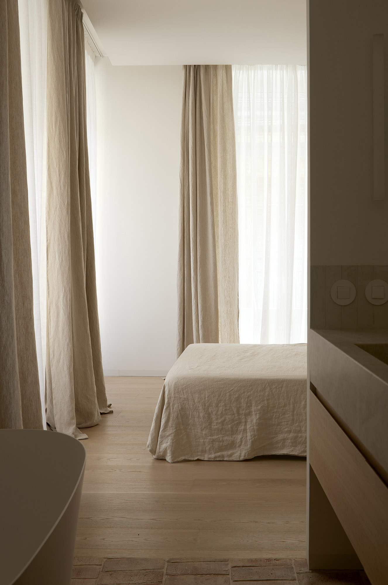 住宅設計,DG Arquitecto,住宅設計案例,住宅改造設計,白色,原木色,極簡風格,極簡主義,西班牙