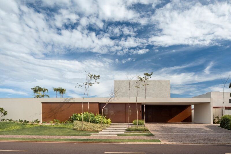 Solange Cálio Arquitetos | 650㎡,巴西阿拉圖巴開放式庭院景觀別墅