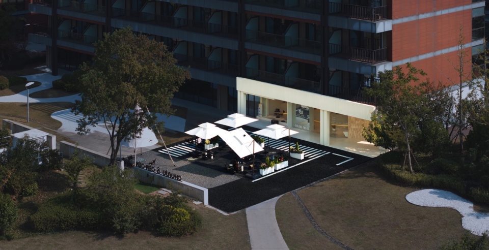 咖啡店設計,街邊咖啡店設計,戶外咖啡店設計,商店設計,零售店設計,買手店設計,服裝店設計,服飾零售店設計,買手店設計案例,買手店設計方案,南京CHUNJU買手店&CÉNCÉN咖啡,南京,棲刻建築設計