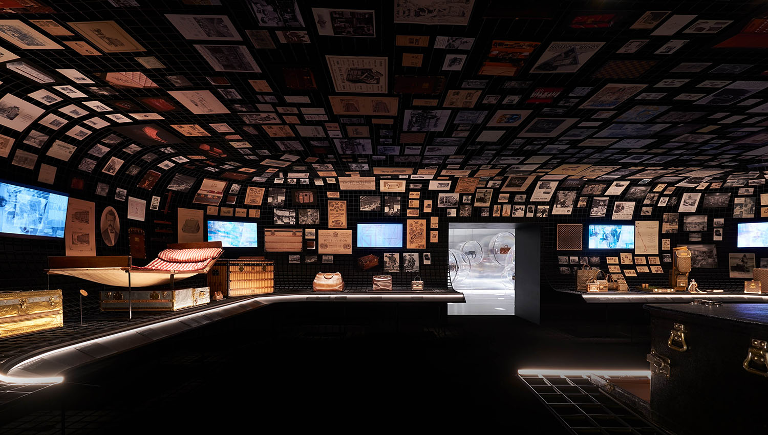 大都會建築事務所,OMA,展廳設計案例,展廳設計方案,泰國,曼穀,展覽,Louis Vuitton,路易威登