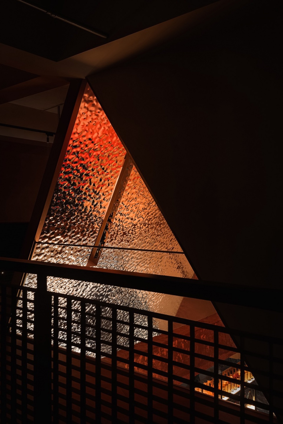 酒吧設計方案,酒吧設計,酒吧設計案例,酒吧裝修,社區酒吧設計,現代風格酒吧設計,南京Farvahar Lounge酒吧,南京,悅設空間設計