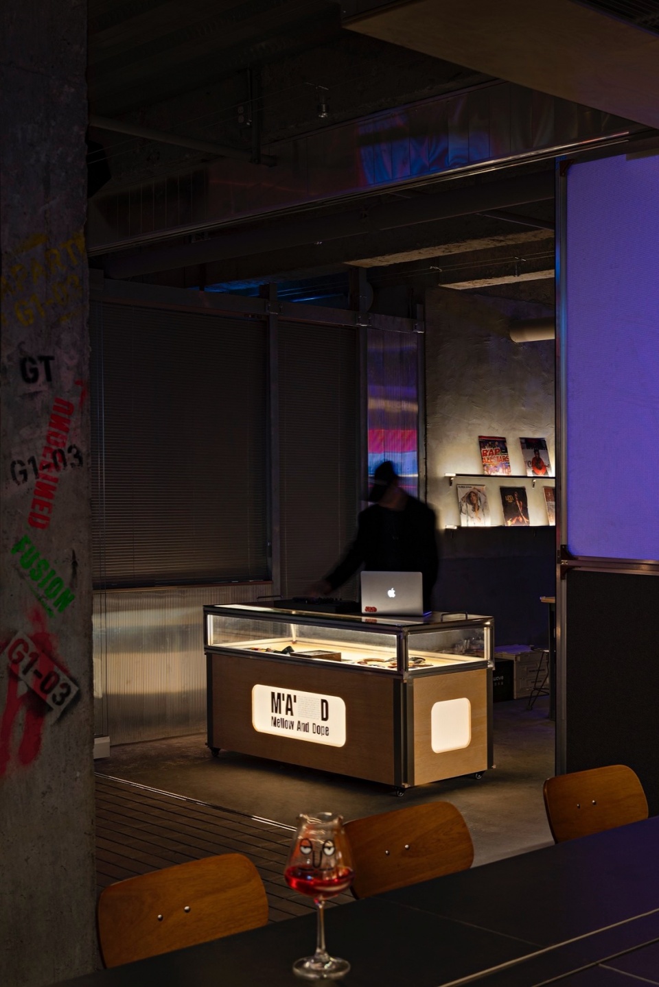 咖啡廳設計,街邊酒吧設計,酒吧設計方案,酒吧設計,日咖夜酒,日咖夜酒空間設計,酒吧設計案例,深圳MAD咖酒食,深圳,,SORA索拉設計