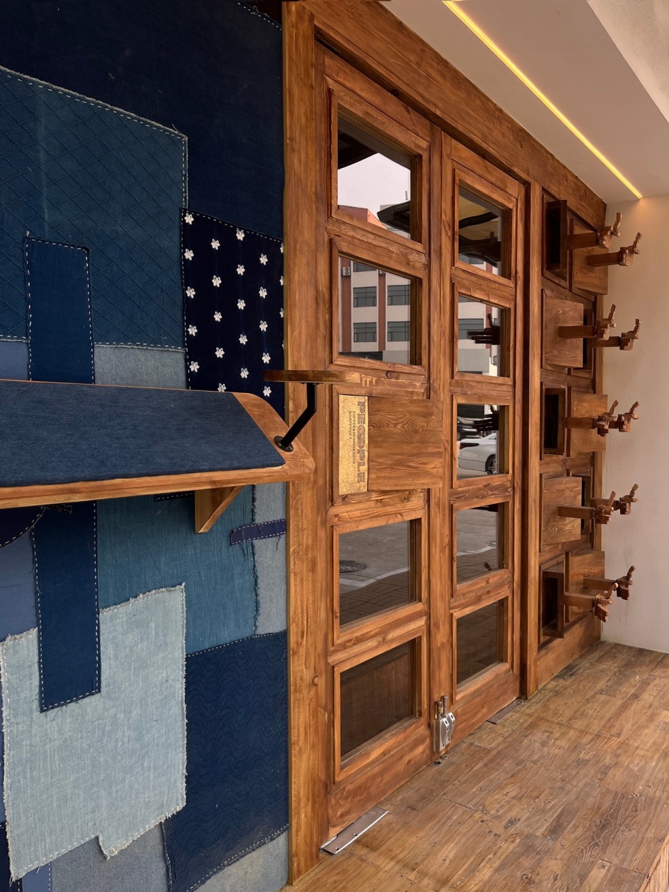 咖啡廳設計,咖啡店設計,咖啡店設計案例,酒吧設計,日咖夜酒,日咖夜酒空間設計,酒吧設計案例,青島People咖啡酒吧,青島,開尺設計事務所