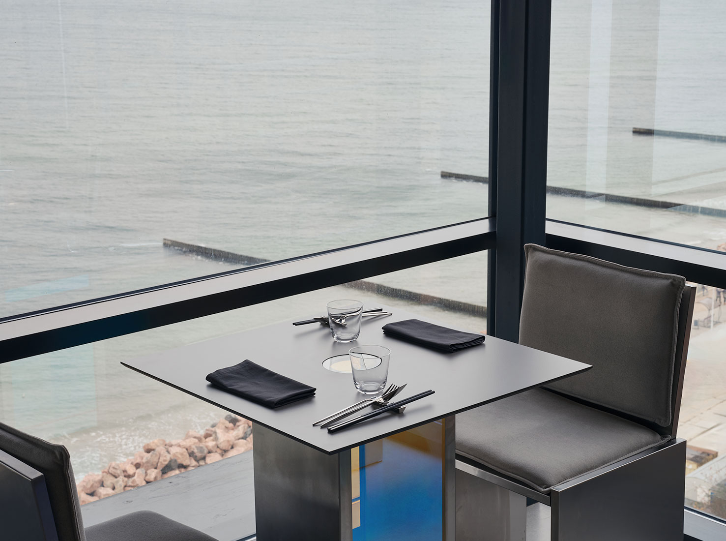 餐廳設計,休閑餐廳設計,餐廳裝修,餐廳設計案例,Line Design Studio,餐廳設計方案,加裏寧格勒,酒吧餐廳