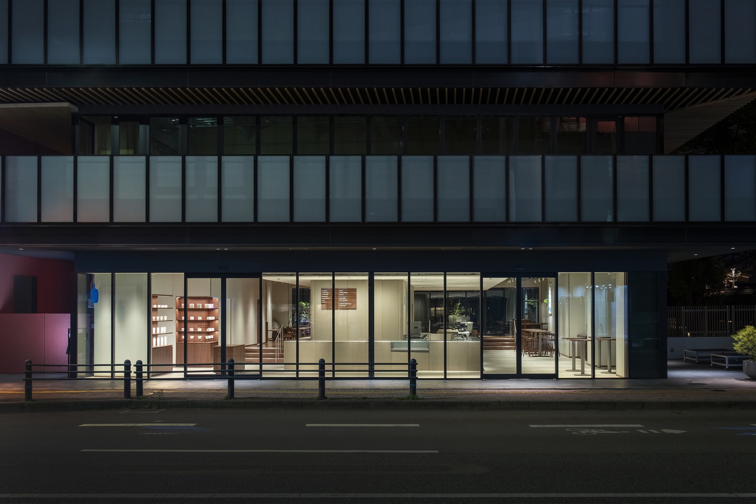 CASE-REAL,咖啡廳設計案例,咖啡店設計,日本,福岡,小藍瓶咖啡,BLUE BOTTLE COFFEE,咖啡廳設計,小藍瓶咖啡店設計案例,網紅咖啡廳,創意咖啡店