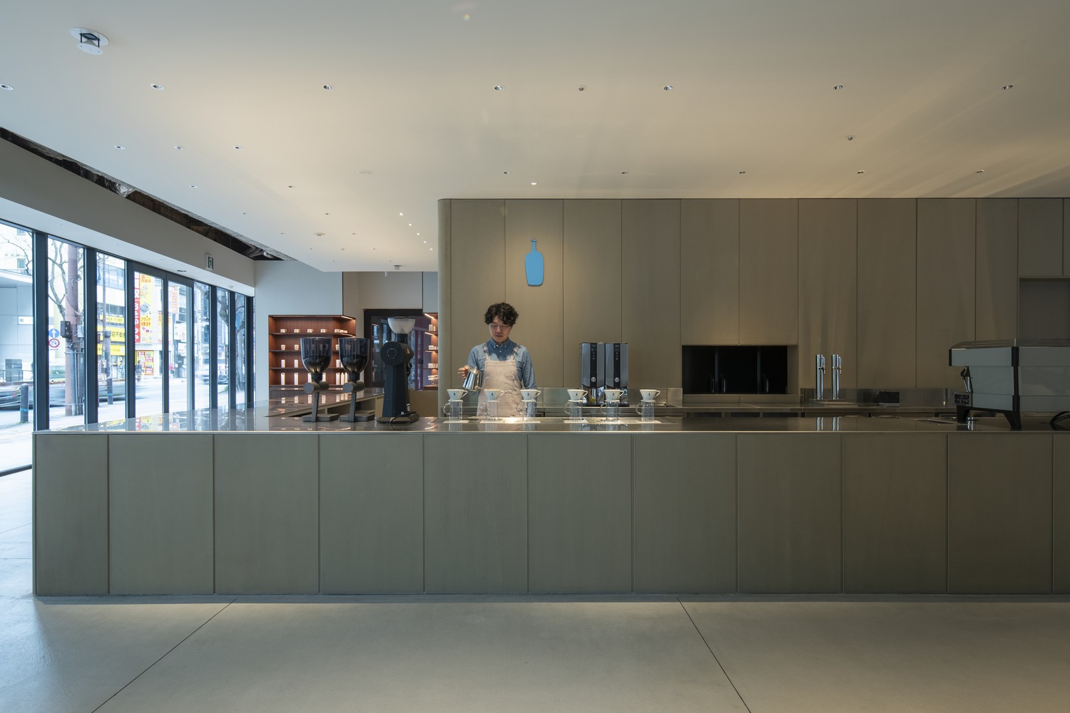 CASE-REAL,咖啡廳設計案例,咖啡店設計,日本,福岡,小藍瓶咖啡,BLUE BOTTLE COFFEE,咖啡廳設計,小藍瓶咖啡店設計案例,網紅咖啡廳,創意咖啡店