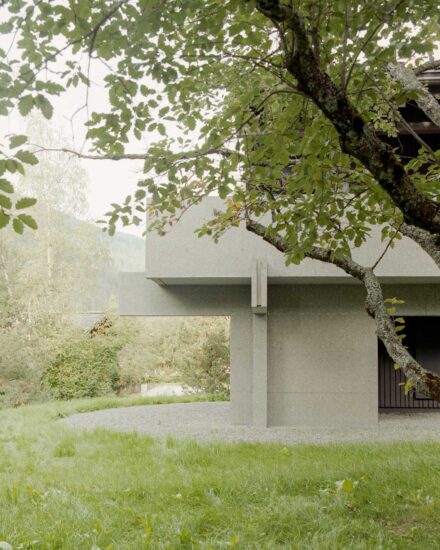 Think Architecture | 瑞士克羅斯特極簡主義別墅