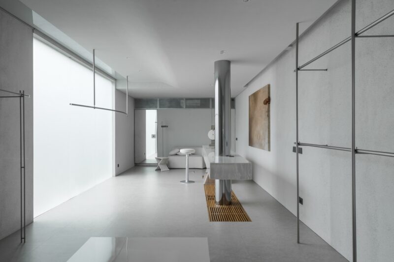 Office Shabrina Artiandi | 54㎡,印尼萬隆極簡風格-Jedda Studio女裝精品店