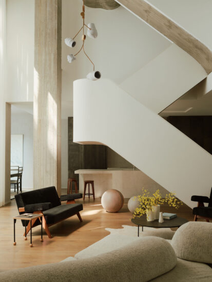 Jae Joo | 紐約中性色高挑空複式公寓