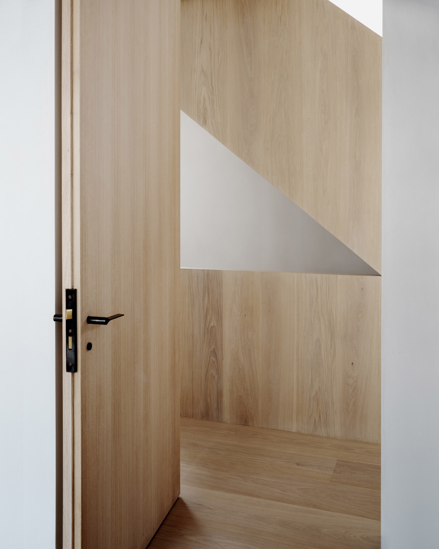 Ampuero Yutronic,住宅設計,極簡主義,住宅設計案例,住宅設計方案,極簡主義,原木色,英國,倫敦