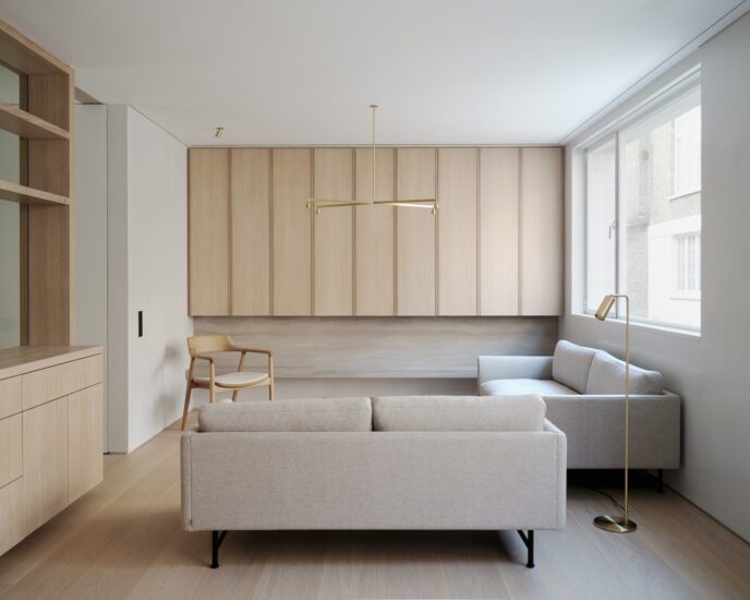 Ampuero Yutronic | 英國倫敦白色+原木色極簡主義住宅改造