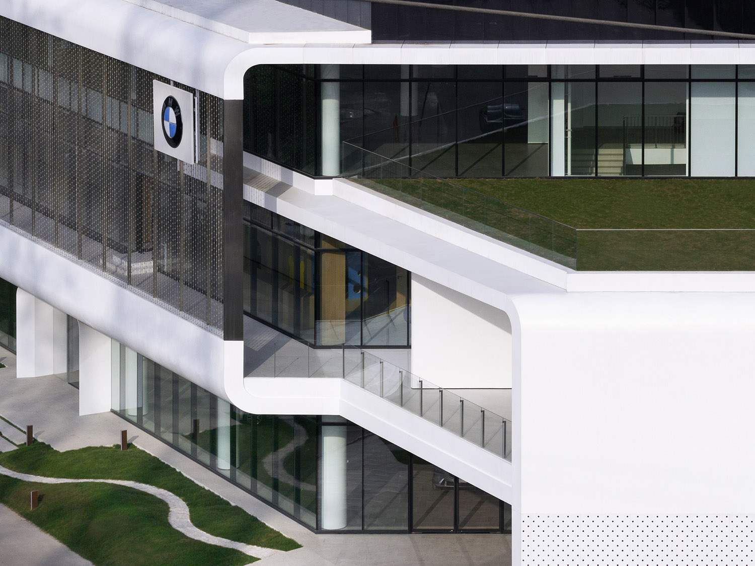 展廳設計,汽車展廳設計,寶馬汽車展廳,體驗店設計,汽車體驗店設計,汽車銷售店設計,汽車4s店設計,展廳設計案例,展廳設計方案,BMW佛山寶馬寶創綠星燈塔項目,佛山,ARCHIHOPE朱海博建築設計事務所