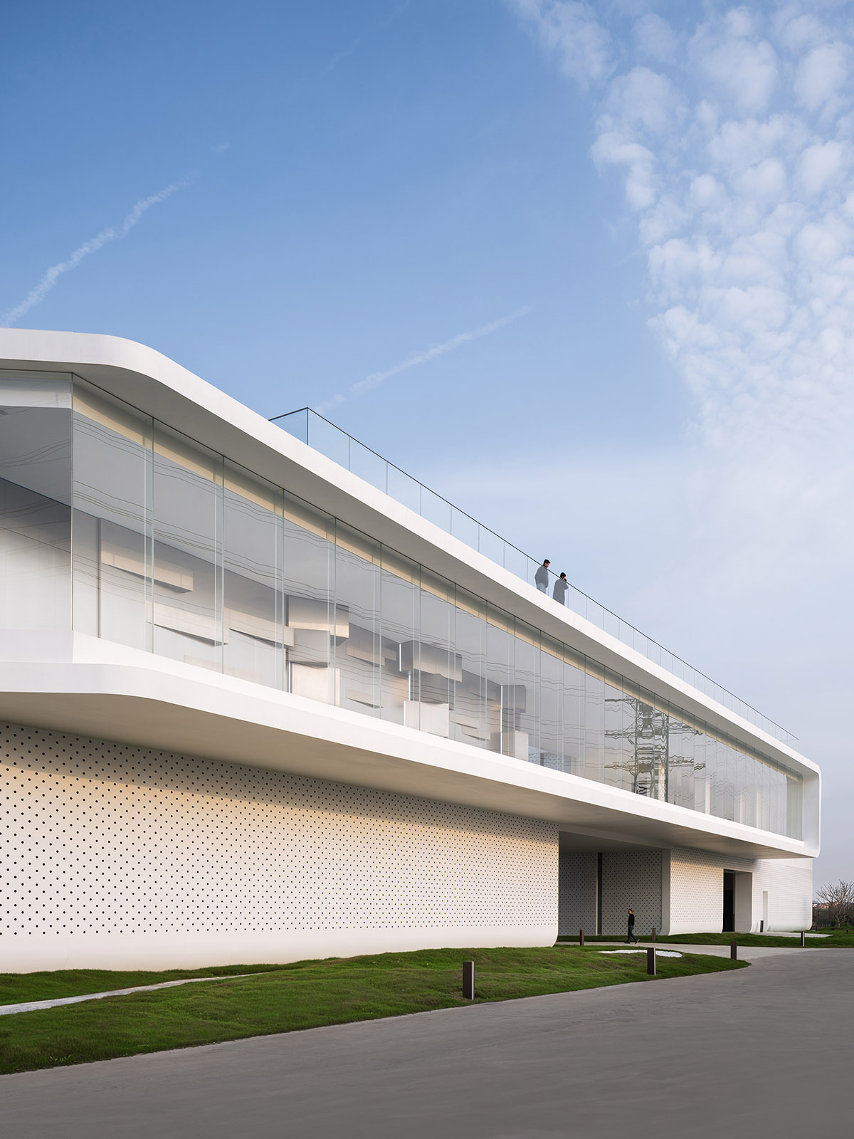 展廳設計,汽車展廳設計,寶馬汽車展廳,體驗店設計,汽車體驗店設計,汽車銷售店設計,汽車4s店設計,展廳設計案例,展廳設計方案,BMW佛山寶馬寶創綠星燈塔項目,佛山,ARCHIHOPE朱海博建築設計事務所