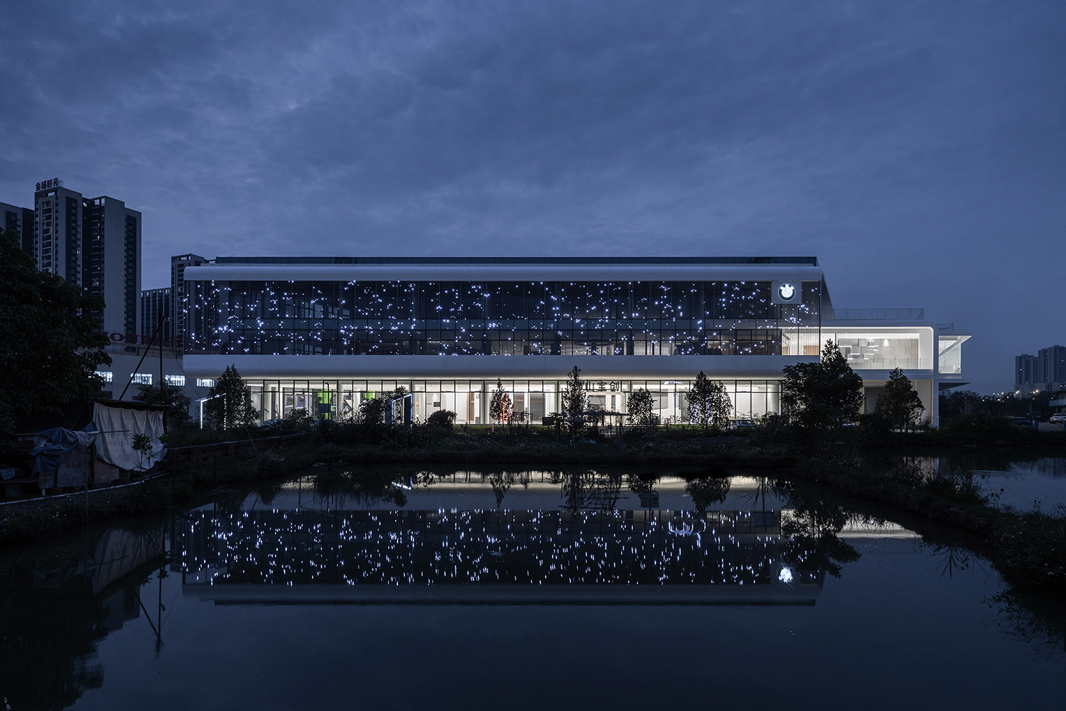 展廳設計,汽車展廳設計,寶馬汽車展廳,體驗店設計,汽車體驗店設計,汽車銷售店設計,汽車4s店設計,展廳設計案例,展廳設計方案,BMW佛山寶馬寶創綠星燈塔項目,佛山,ARCHIHOPE朱海博建築設計事務所