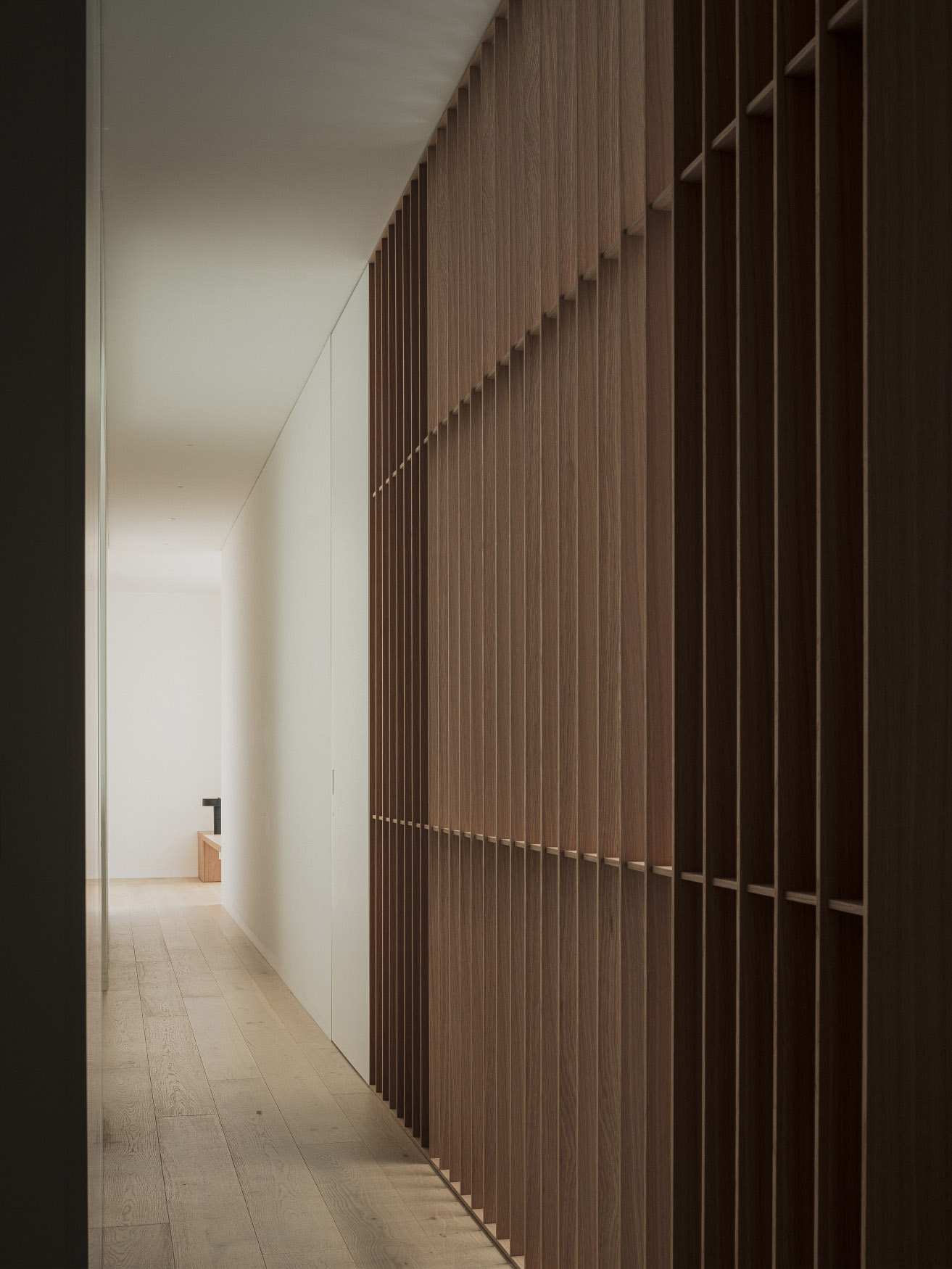 NOS Arquitectura,住宅設計,極簡主義,西班牙,住宅設計案例,巴倫西亞,極簡風格,原木色