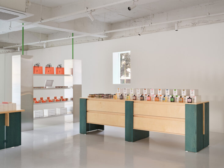 Another D Studio丨630㎡,韓國全州Workerbee零售店+咖啡廳