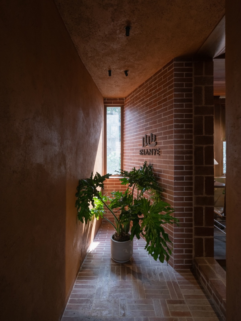 咖啡廳設計,咖啡廳設計案例,咖啡店設計,咖啡廳設計方案,旅遊景點咖啡廳設計,山係咖啡店設計,街邊店鋪設計,街邊咖啡廳設計,昆明山也咖啡店,昆明,拾號建築