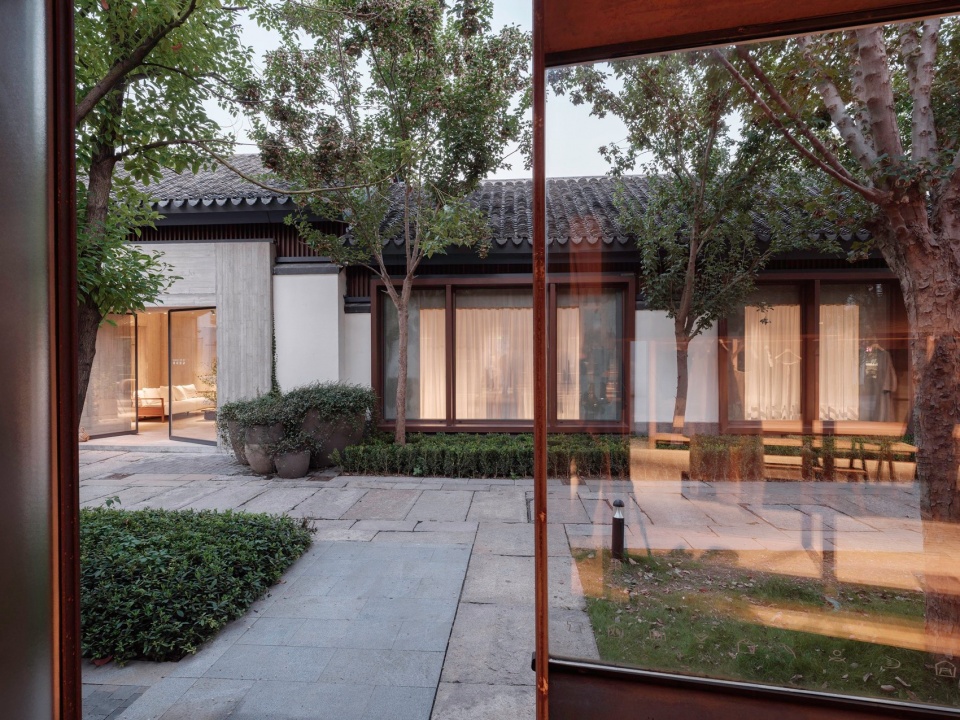 商店設計,服裝店設計,服裝店設計案例,零售店設計,服裝零售店設計,服裝店設計方案,女裝店設計,上海集絲坊蟠龍天地兩家店,上海,如恩設計研究室,如恩