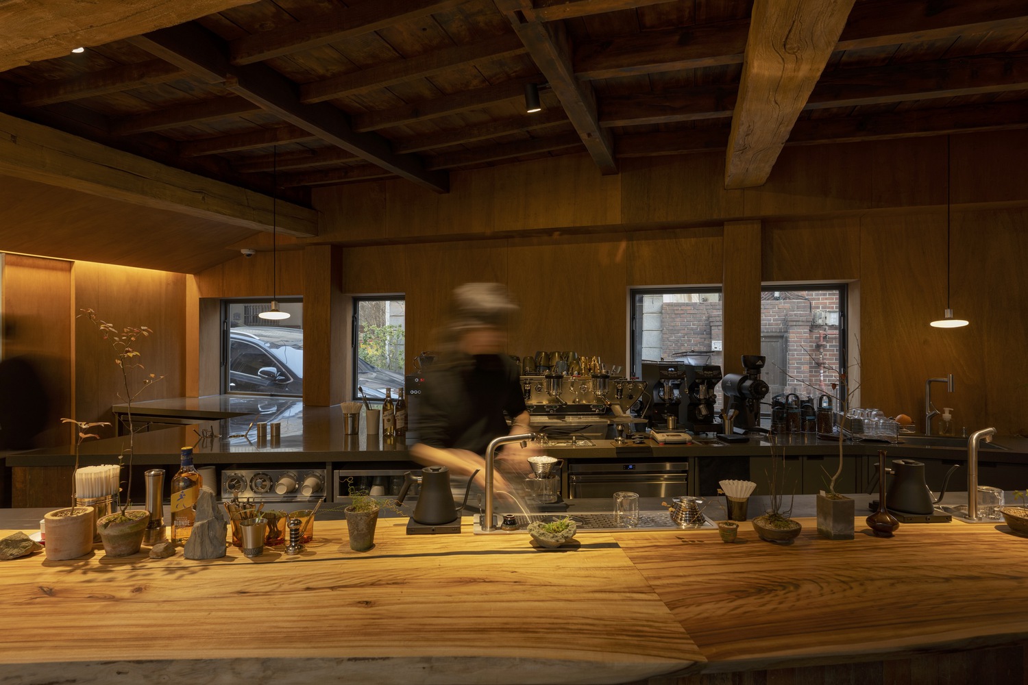 酒吧設計方案,酒吧設計,酒吧設計案例,酒吧裝修,現代風格酒吧設計,Undept 咖啡廳&酒吧,韓國,首爾,Studio ELTM,250㎡