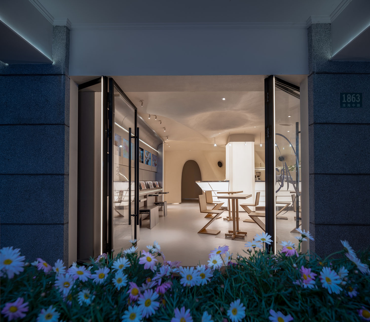 茶飲空間設計,多功能空間設計,茶飲店設計,展覽活動空間設計,茶飲店設計案例,上海,藝術的味道上海概念店,DCDSAA澱川建築事務所