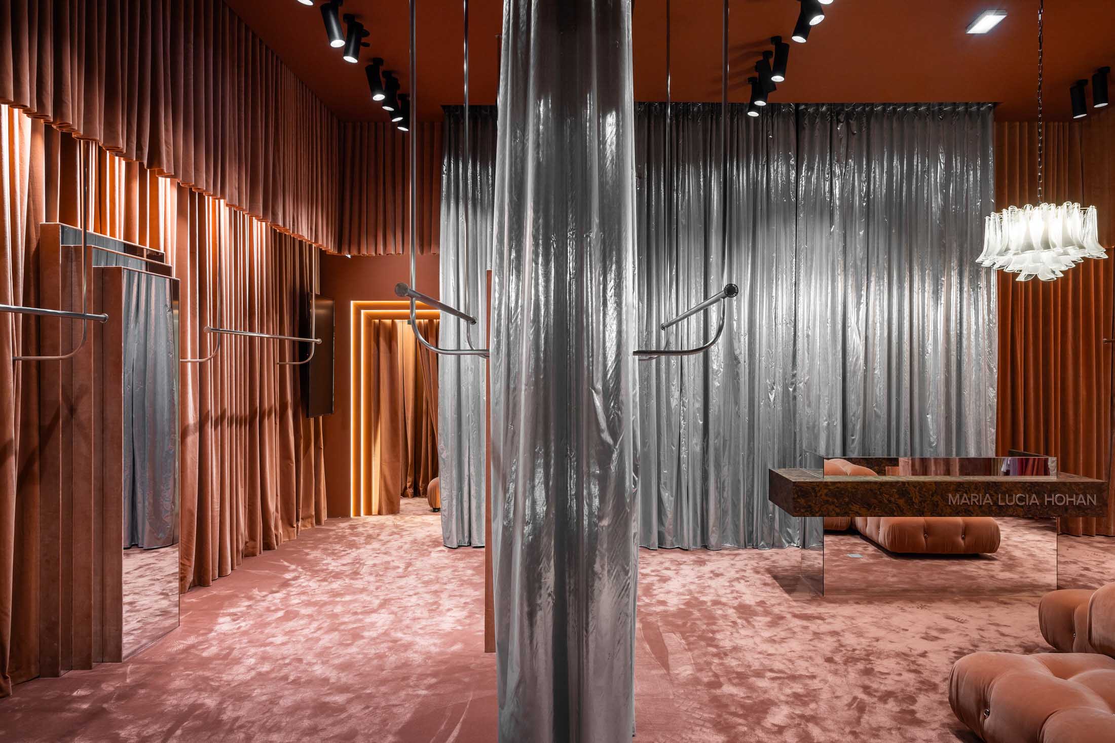 服裝店設計,商店設計,時裝店設計,時裝精品店設計,時裝店設計案例,時裝店設計方案,服裝精品店設計,Ciocodeica Studio,布加勒斯特,Maria Lucia Hohan精品店