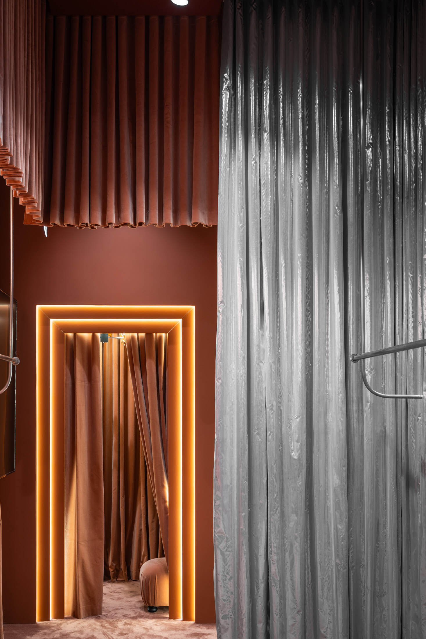 服裝店設計,商店設計,時裝店設計,時裝精品店設計,時裝店設計案例,時裝店設計方案,服裝精品店設計,Ciocodeica Studio,布加勒斯特,Maria Lucia Hohan精品店