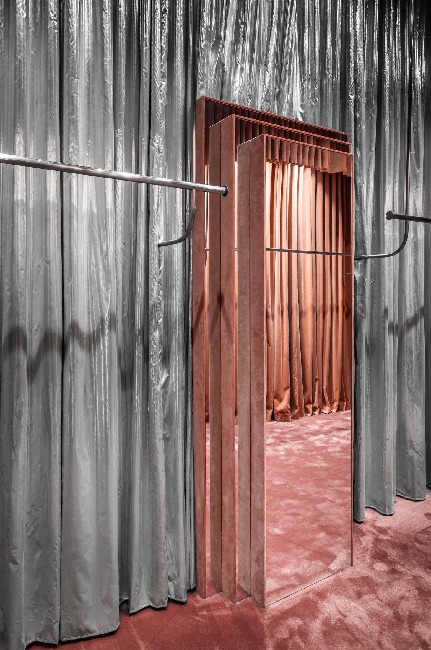 服裝店設計,商店設計,時裝店設計,時裝精品店設計,時裝店設計案例,時裝店設計方案,服裝精品店設計,Ciocodeica Studio,布加勒斯特,Maria Lucia Hohan精品店