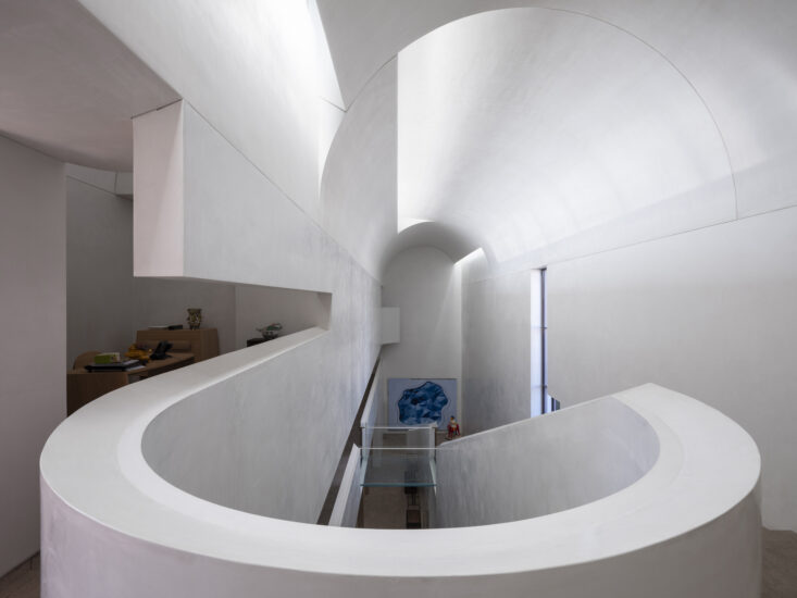 Smart Design Studio | 悉尼中央商務區猶如畫廊般寧靜、沉思氛圍的藝術別墅