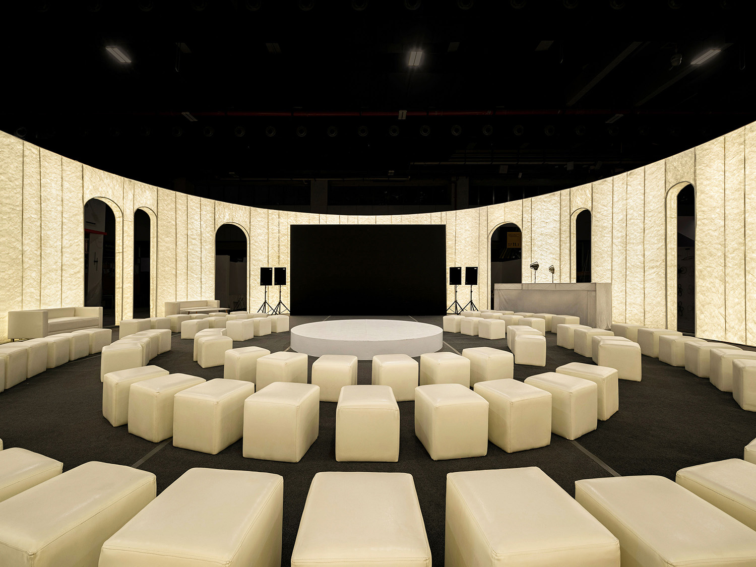 展會展廳設計,展會展覽空間設計,展廳設計,靈光永不消逝-廣州國際照明展覽會設計美學空間,廣州國際照明展覽會,廣州,燈光照明展廳設計