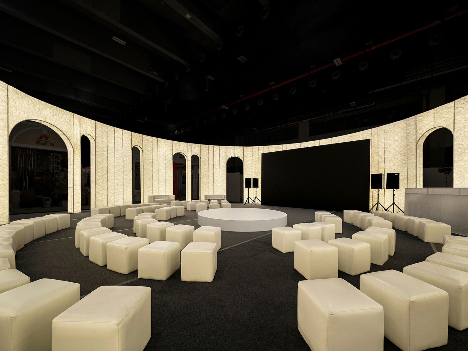 展會展廳設計,展會展覽空間設計,展廳設計,靈光永不消逝-廣州國際照明展覽會設計美學空間,廣州國際照明展覽會,廣州,燈光照明展廳設計